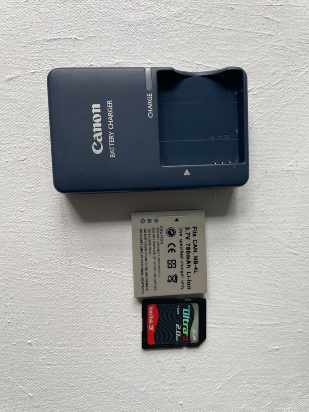 Canon PowerShot SD450 Digital ELPH Camera - Silver on Teal Box - Picture 3 of 4